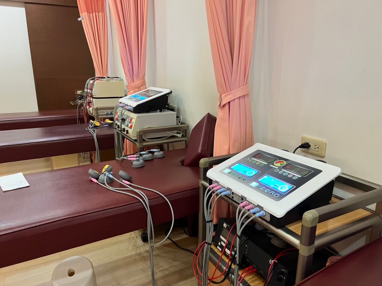 物理治療診所復健用的電療機，與家用電療機一樣嗎？